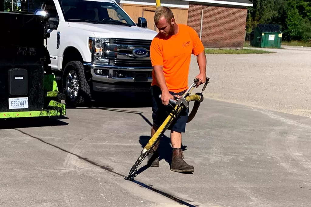 Crack Filling Asphsalt 2